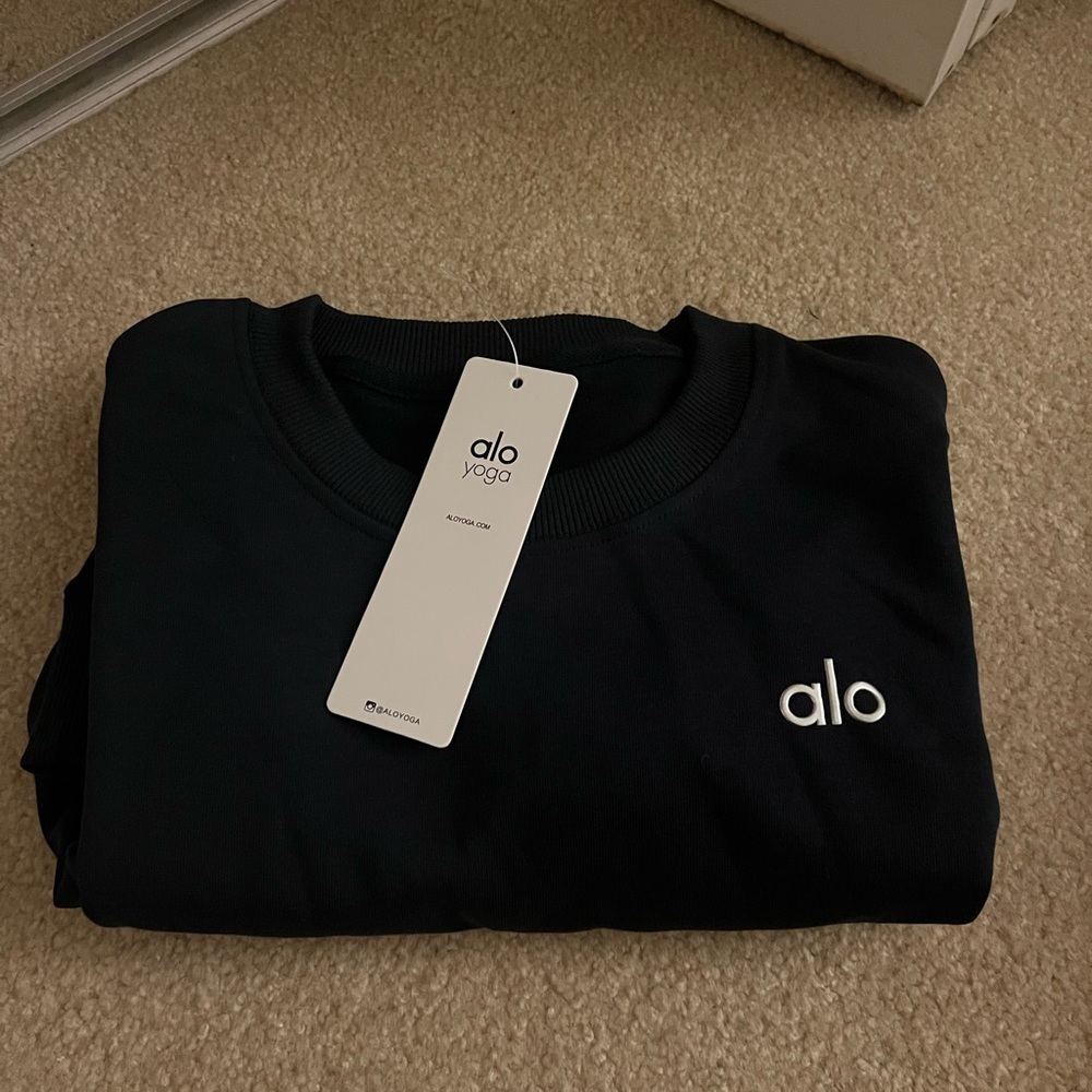 ALO Yoga Crewneck and joggers